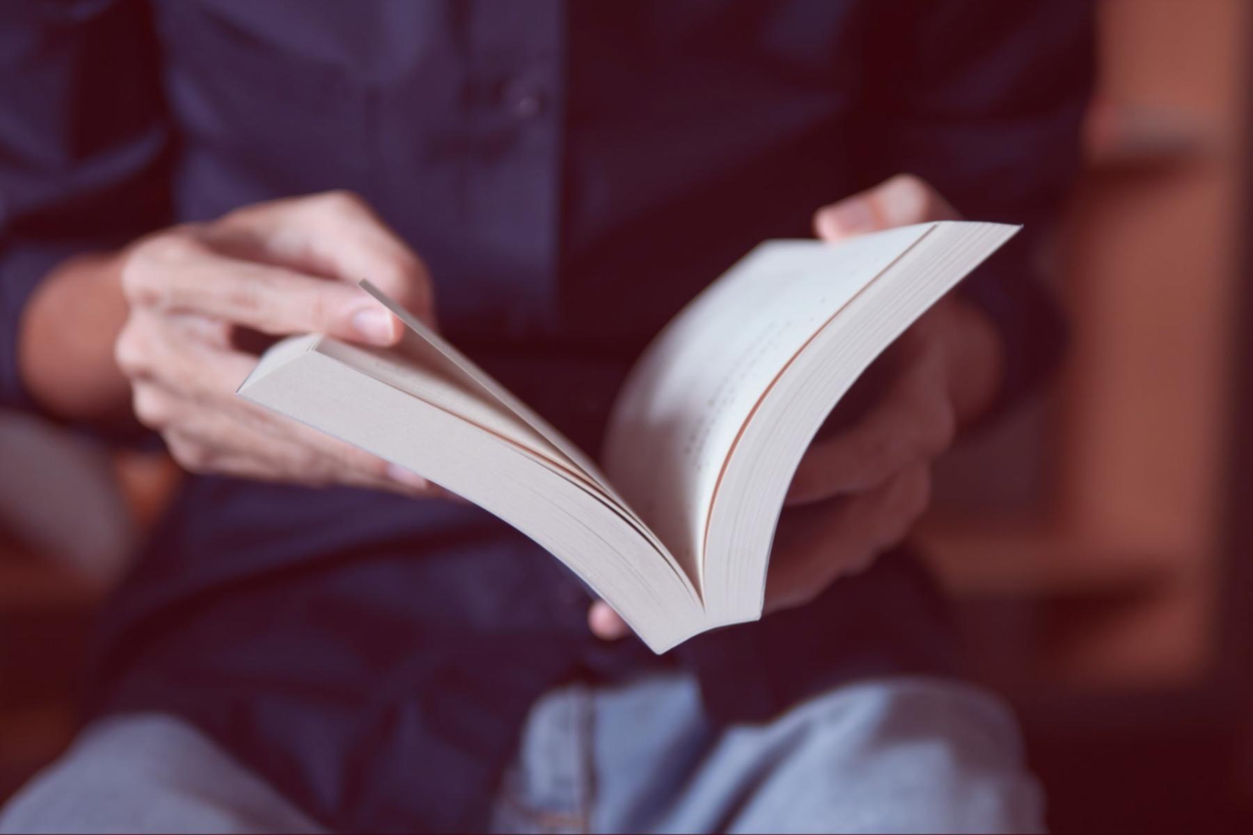 Participantes tomando notas durante webinario de planificación presupuestaria